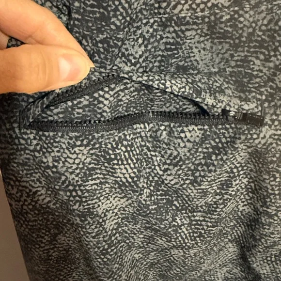 Athleta Topanga Printed Jumpsuit in Viper Black Size: L - Picture 10 of 12